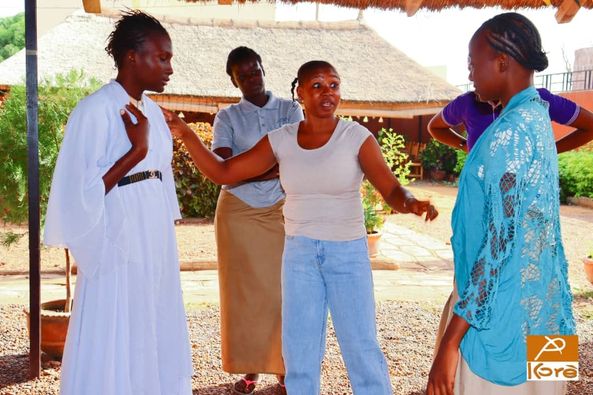 Programme Maaya et Citoyenneté – Démarrage de l’atelier d’initiation au conte avec les jeunes des Lycées partenaires, ce lundi  20 novembre 2023 au Centre de Ressources du CCK. Cet atelier est animé par l’équipe de Anw Jigi Art partenaire du Centre Culturel Kôrè.